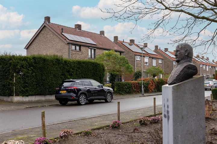 Bekijk foto 35 van Pastoor Tijssenstraat 1