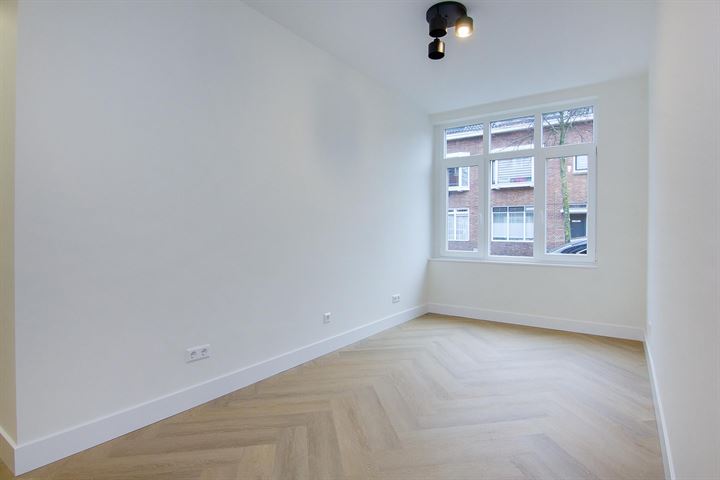 View photo 33 of Teding van Berkhoutstraat 57