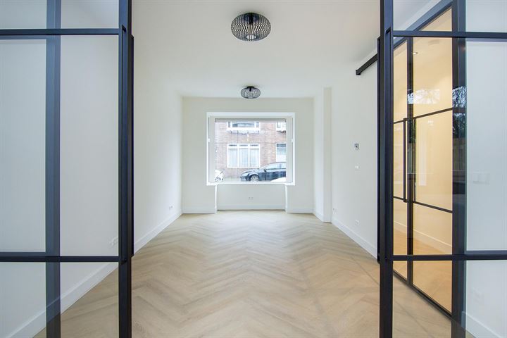 View photo 5 of Teding van Berkhoutstraat 57