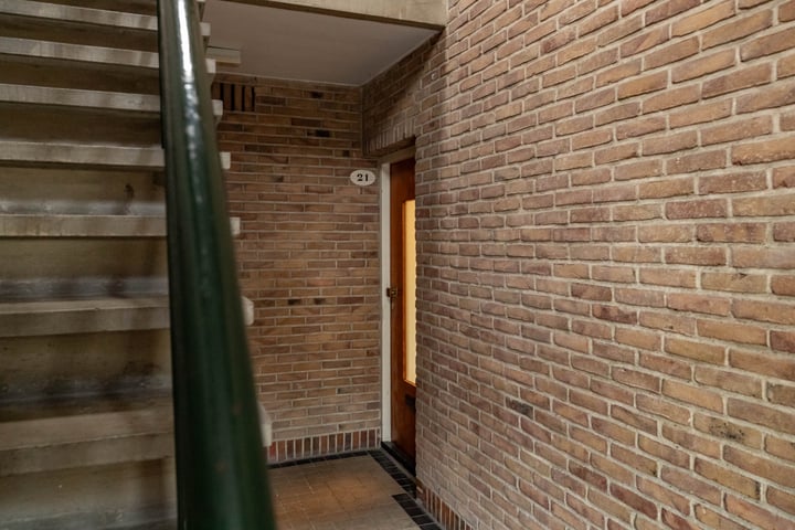 View photo 33 of Huygensstraat 21