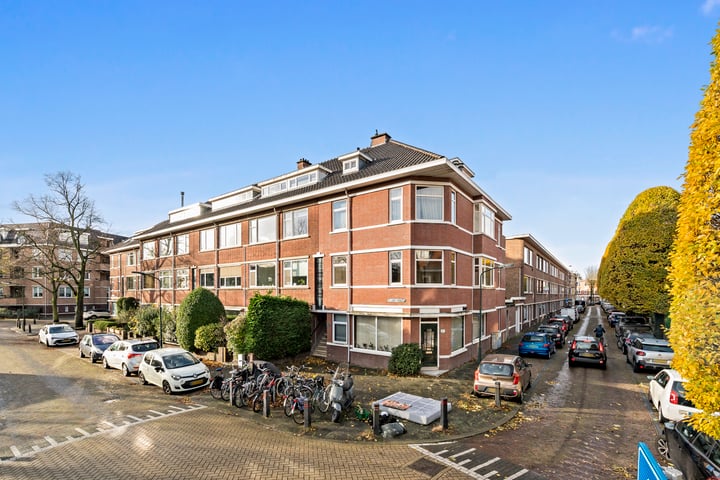 View photo 2 of van Montfoortstraat 67