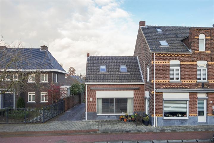 View photo 2 of Bosstraat 17-D