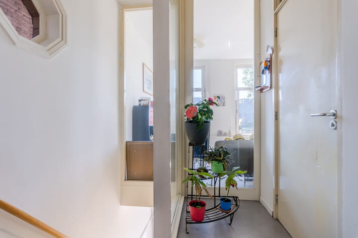 Photo 12 of Overschiesestraat 58