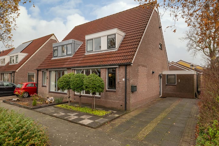 Photo 56 of Kamille 11