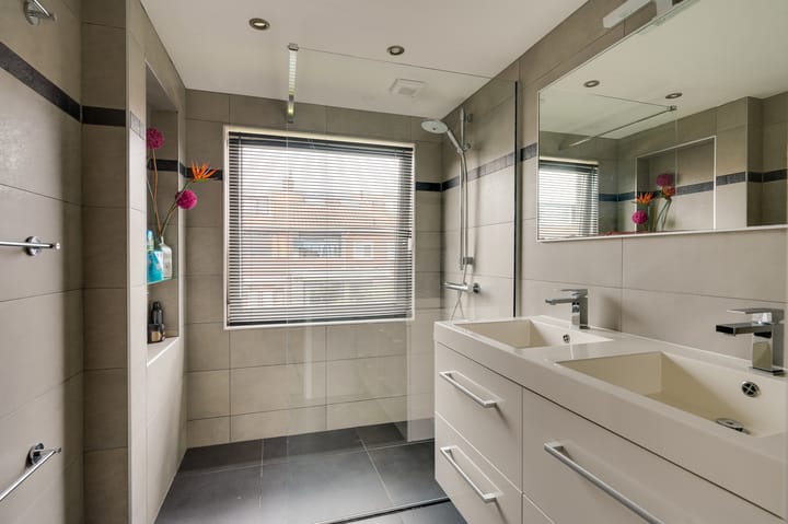 Foto 15 van Trompstraat 74