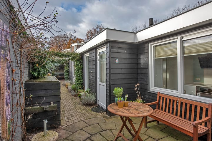 Photo 30 of Trompstraat 12