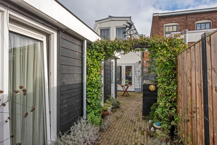 Photo 29 of Trompstraat 12