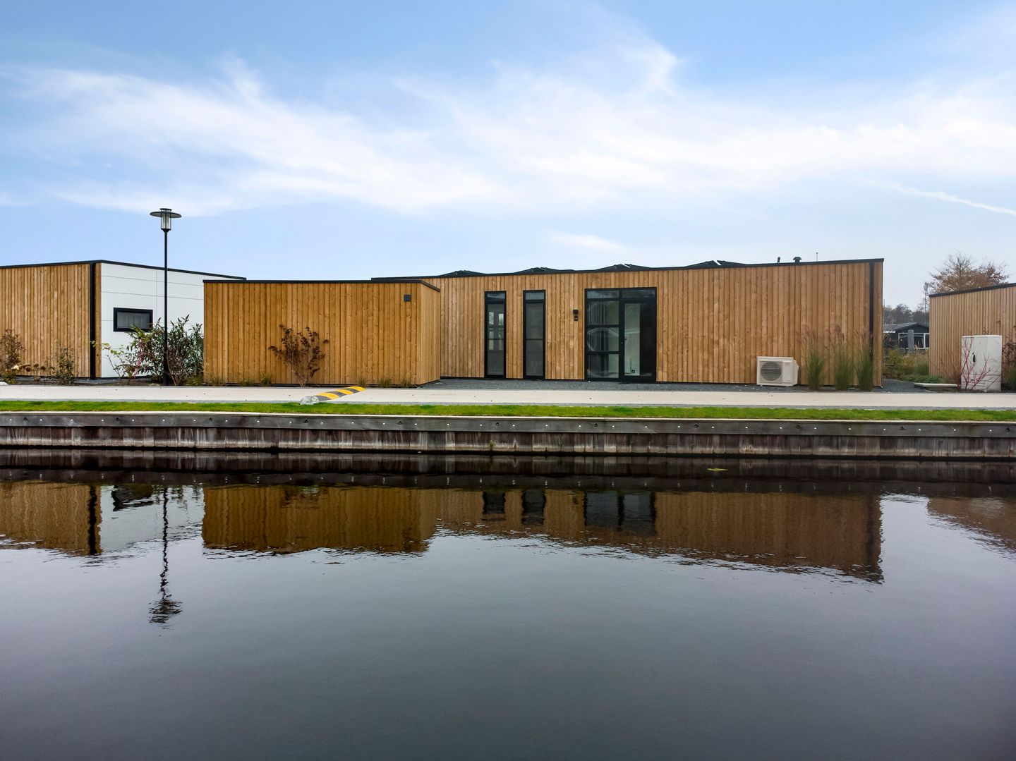 Foto 4 van Nieuw-Loosdrechtsedijk 215-CH020