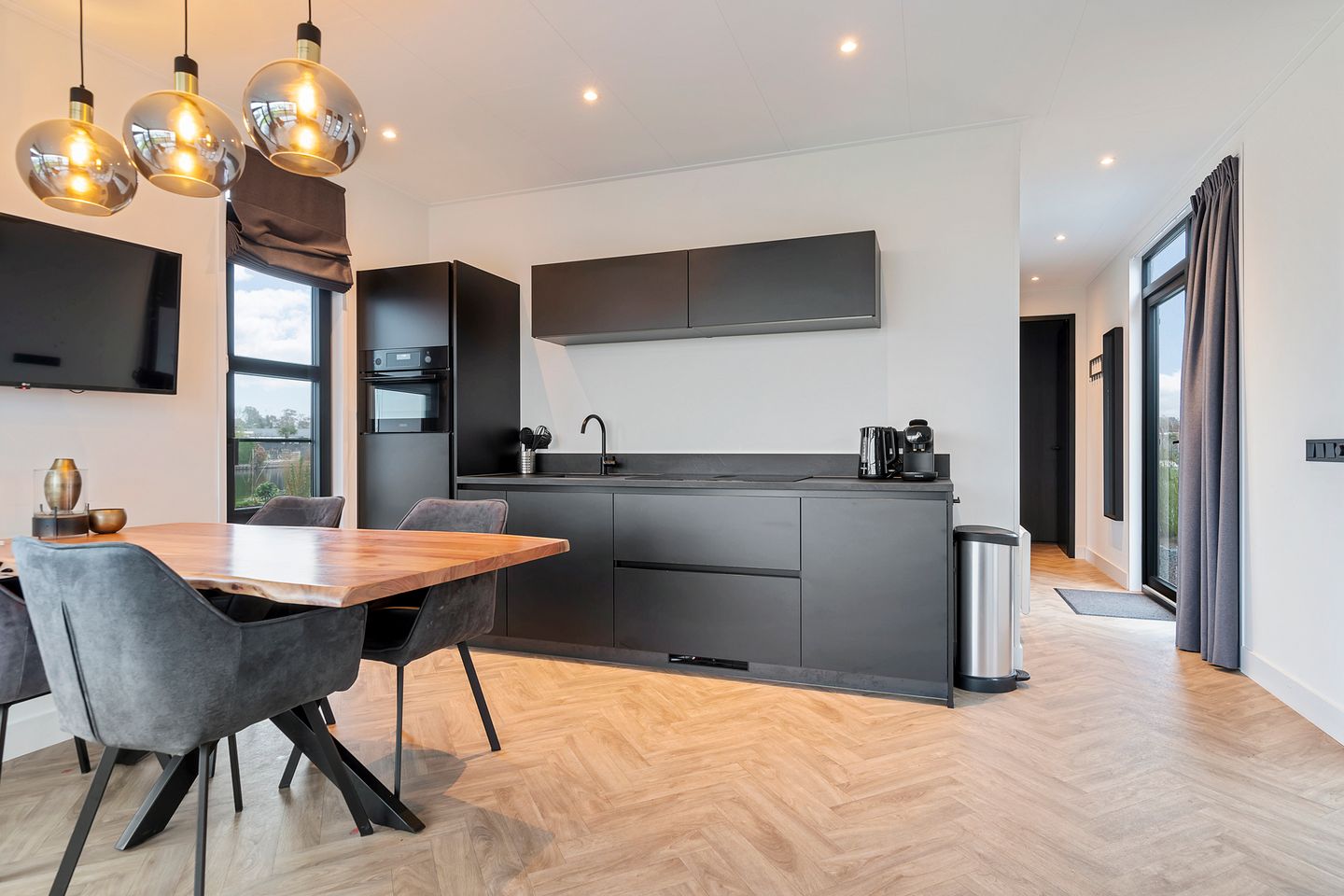 Foto 14 van Nieuw-Loosdrechtsedijk 215-CH020