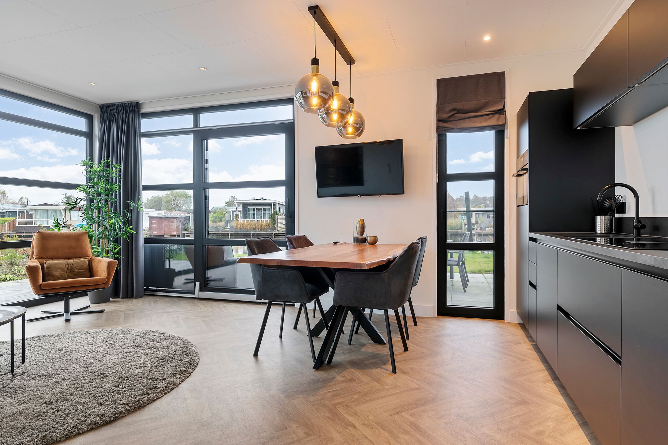 Foto 12 van Nieuw-Loosdrechtsedijk 215-CH020