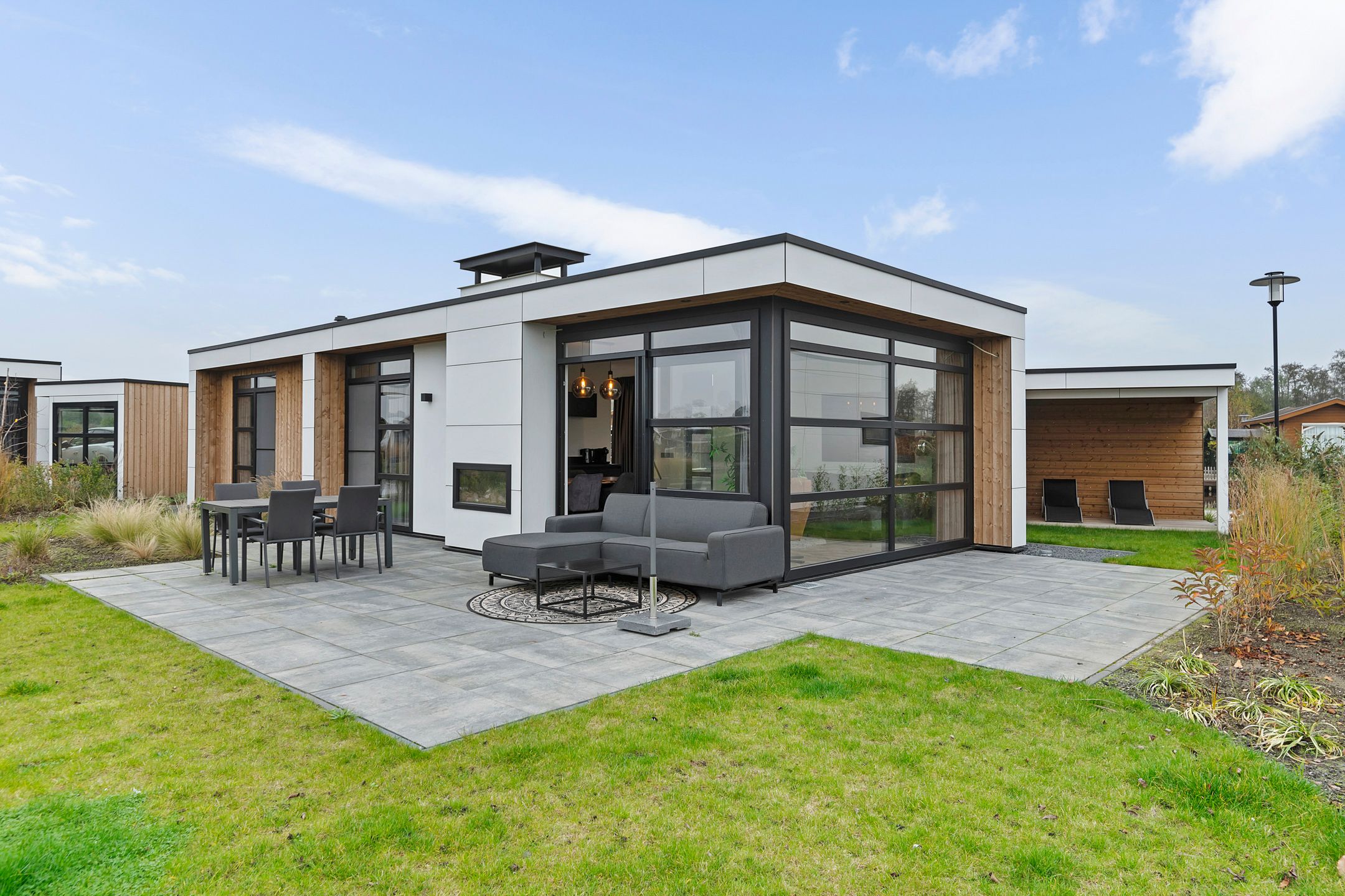 Foto 24 van Nieuw-Loosdrechtsedijk 215-CH020