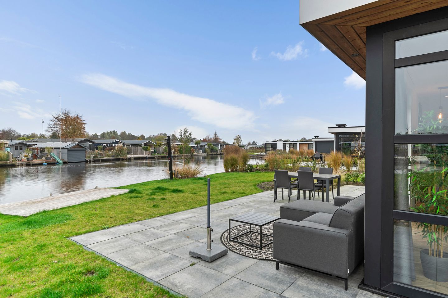 Foto 25 van Nieuw-Loosdrechtsedijk 215-CH020