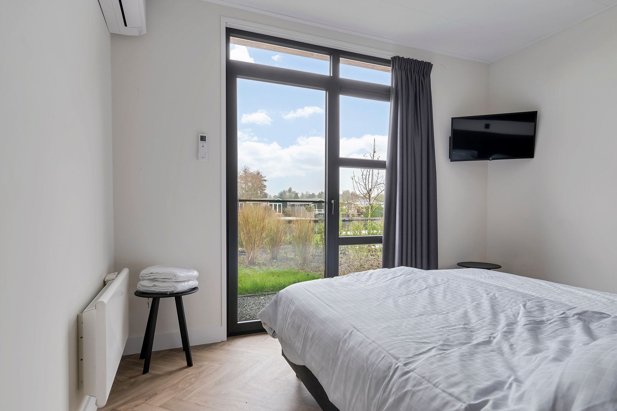 Foto 21 van Nieuw-Loosdrechtsedijk 215-CH020