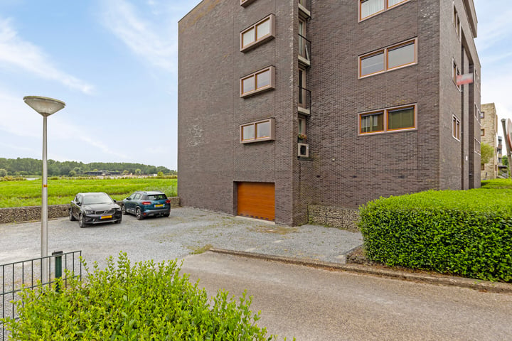 View photo 53 of L. Springerstraat 152