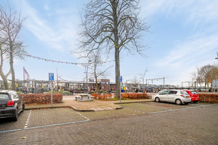 Bekijk foto 31 van Stationsplein 25