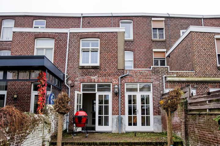 Bekijk foto 22 van Pierre Cuypersstraat 30