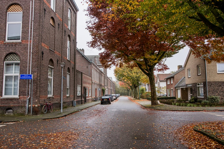 View photo 46 of Pierre Cuypersstraat 30