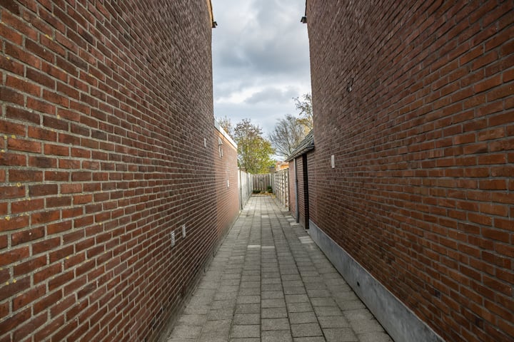 View photo 37 of Vriezenveenseweg 24-D