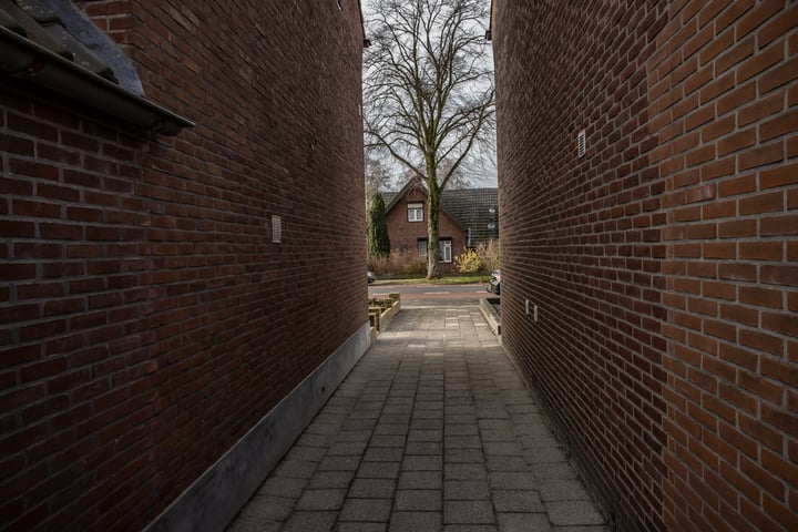 View photo 38 of Vriezenveenseweg 24-D