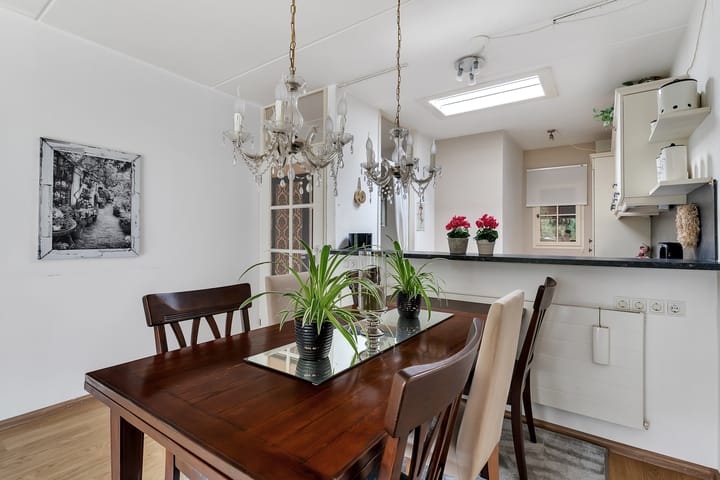 Foto 8 van Van Fridaghmarke 9