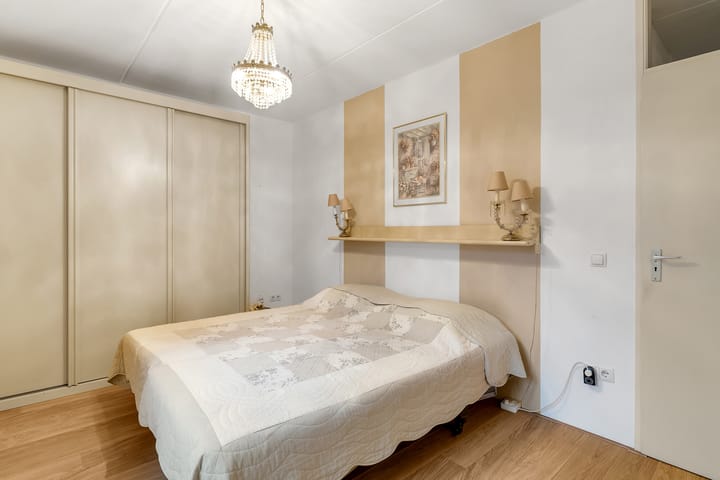 Foto 13 van Van Fridaghmarke 9