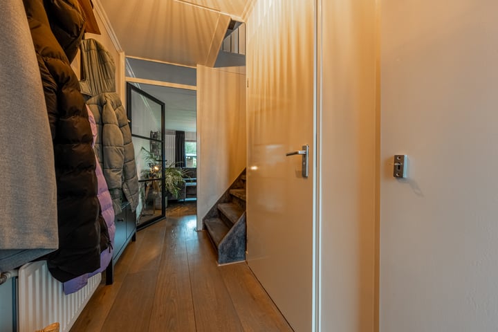 View photo 9 of Jan van Almondestraat 119