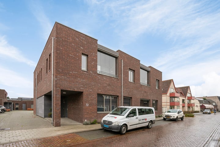 View photo 2 of Prins Bernhardstraat 54-D