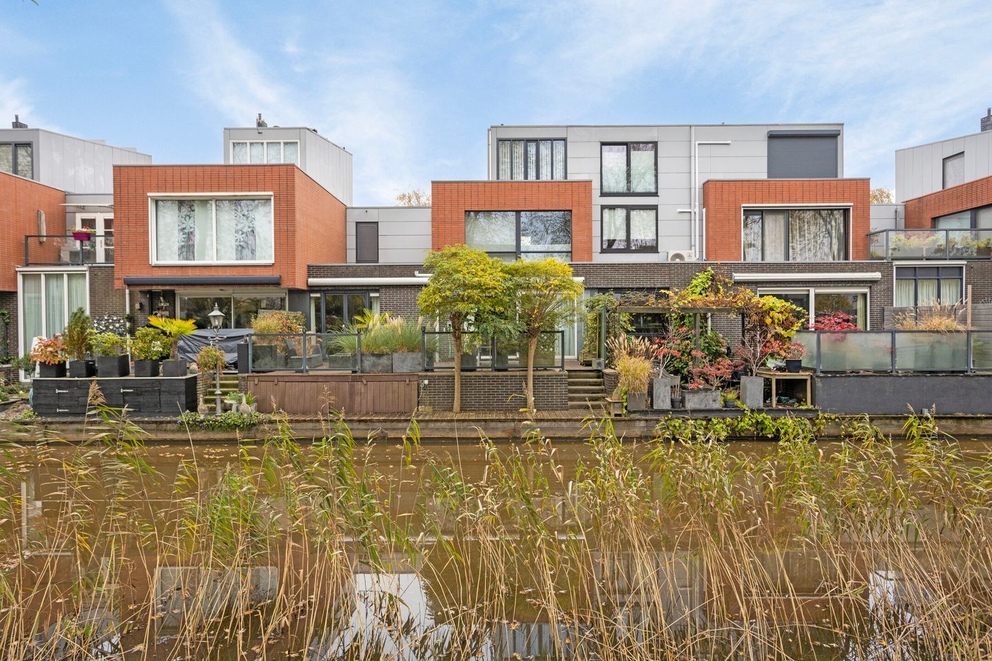 Foto 1 van Purperreiger 40