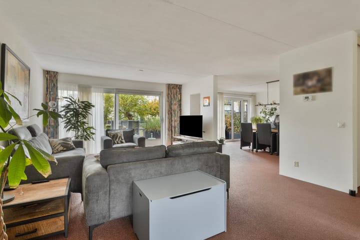 Foto 3 van Purperreiger 40