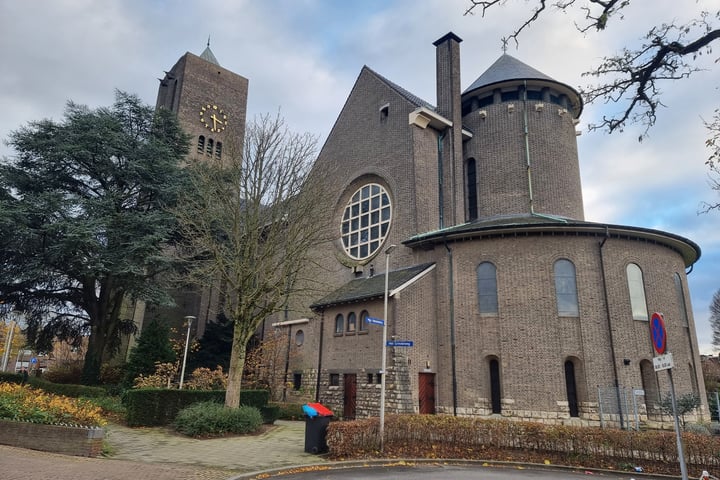 View photo 18 of Mgr. Feronstraat 14