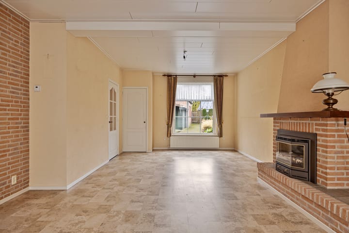 Photo 9 of Bredaseweg 23-A