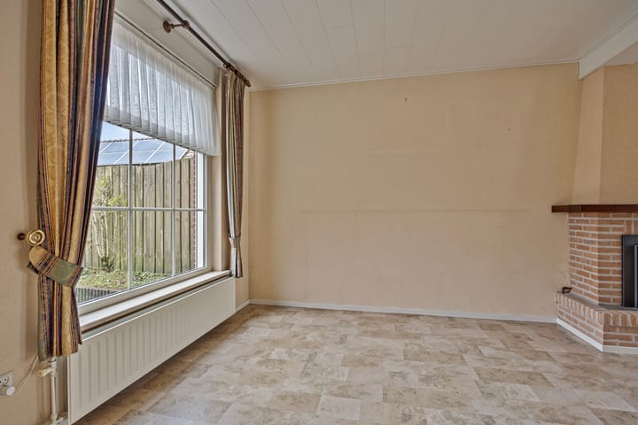 Photo 10 of Bredaseweg 23-A