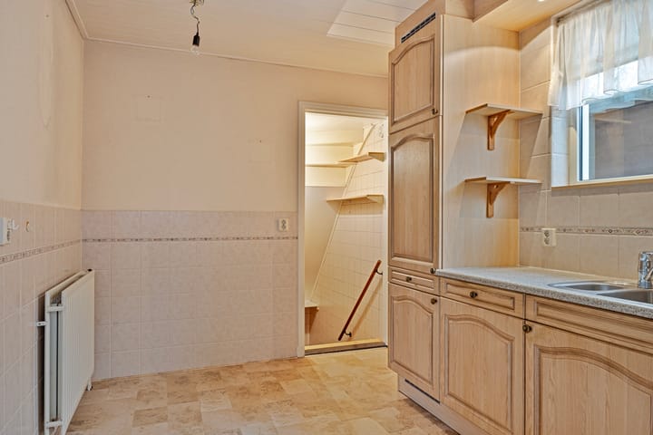 Photo 12 of Bredaseweg 23-A