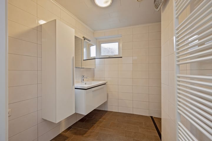 Photo 15 of Bredaseweg 23-A