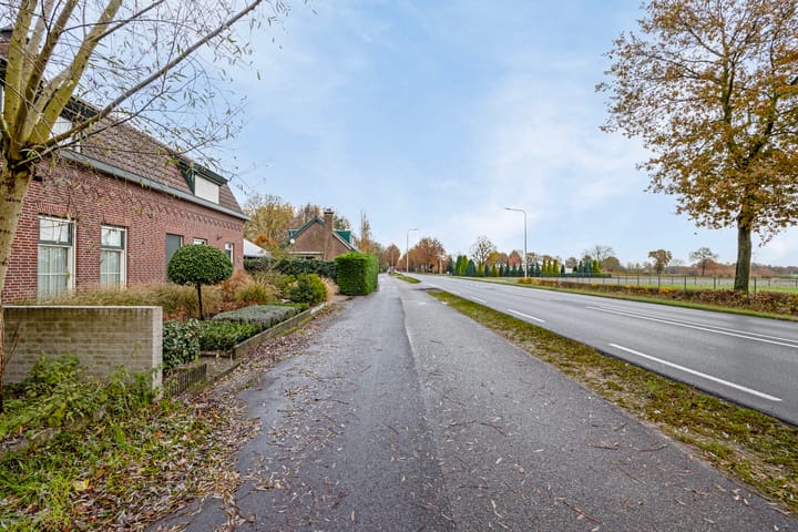 Photo 33 of Bredaseweg 23-A