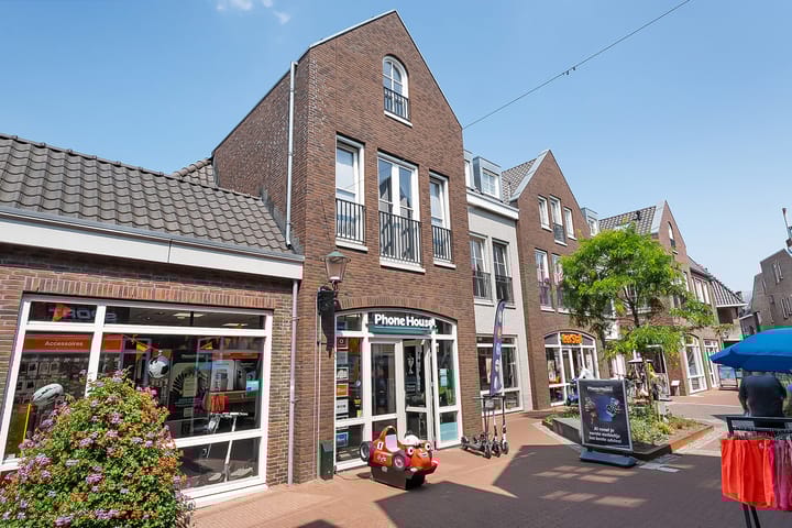 Foto 2 van 11 April Plein 24