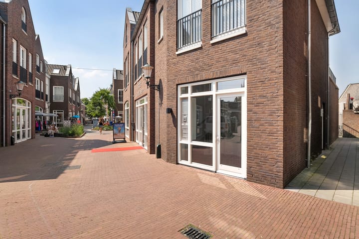 Foto 5 van 11 April Plein 24