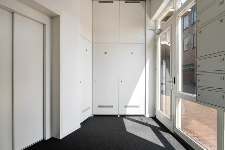 Foto 7 van 11 April Plein 24