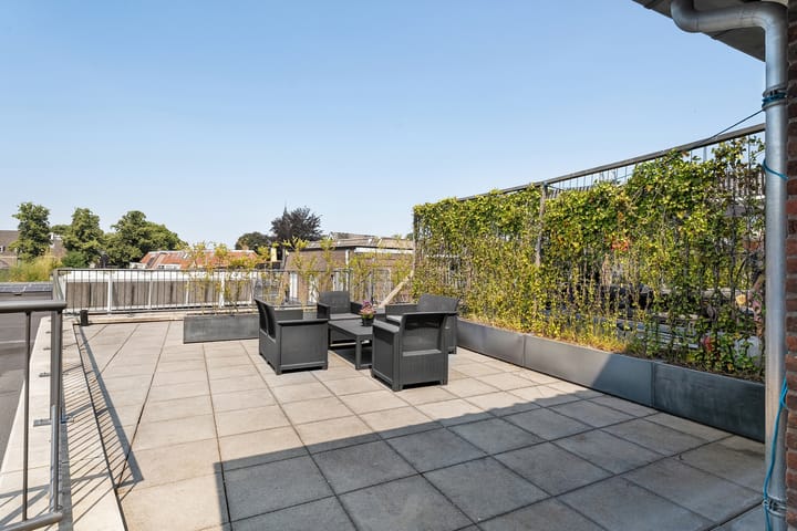 Foto 9 van 11 April Plein 24