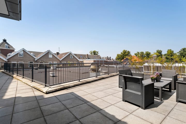 Foto 10 van 11 April Plein 24