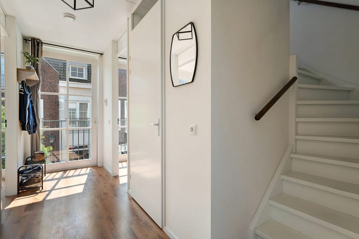 Foto 14 van 11 April Plein 24