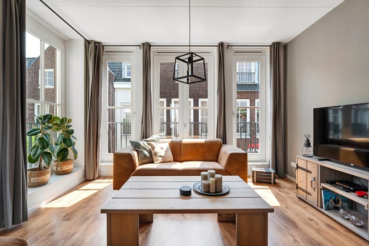 Foto 17 van 11 April Plein 24