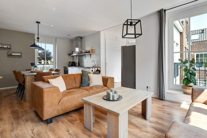 Foto 18 van 11 April Plein 24