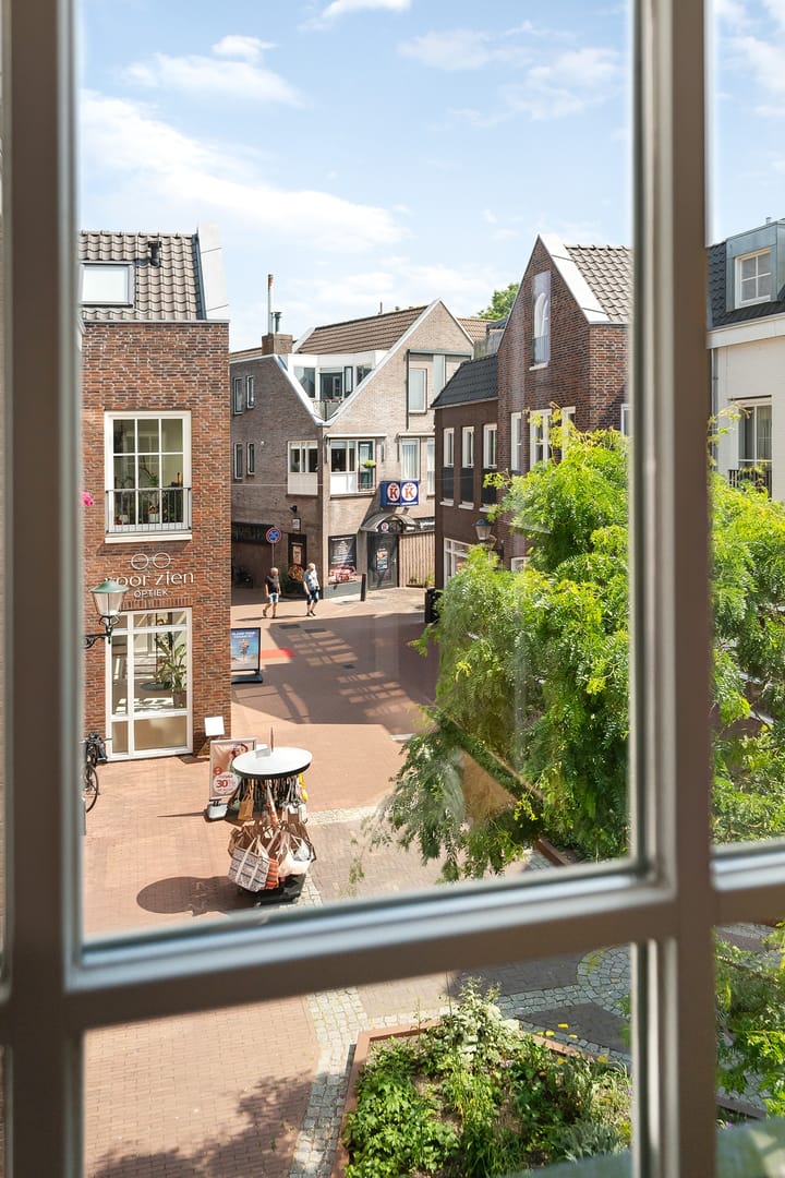 Foto 19 van 11 April Plein 24