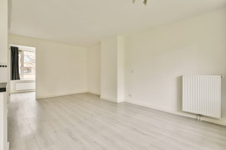 Foto 14 van Willem de Mérodestraat 10