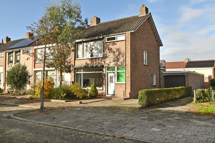 Bekijk foto 1 van Wethouder Jonkersstraat 30