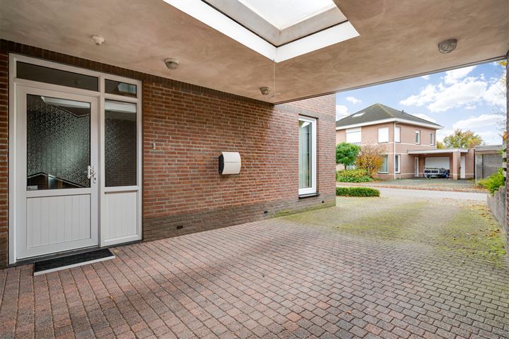 View photo 44 of Harrie Carisstraat 1