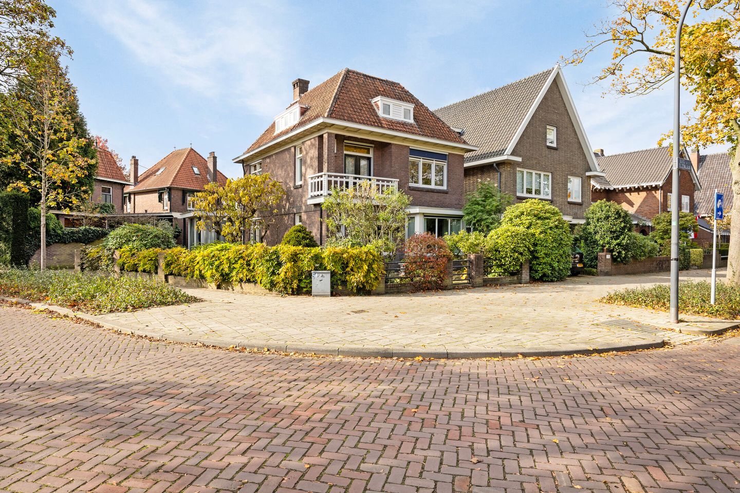 Foto 1 van Burgemeester van den Elzenlaan 2