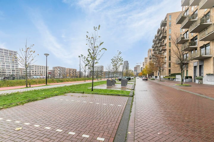 View photo 30 of Faas Wilkesstraat 205