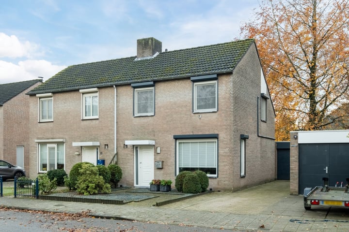 Bekijk foto 1 van Dr. Ariënsstraat 27